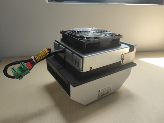 Raffreddatore aria-aria 110W 12VDC che offre flessibilità di progettazione con affidabilità a stato solido