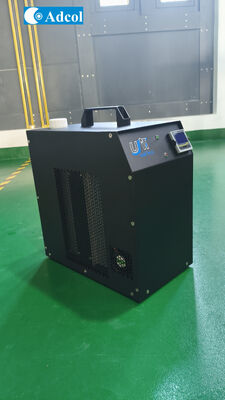 Refrigeratore a liquido termoelettrico compatto con dissipatori di calore ad alta densità e ventole di marca per la dissipazione del calore in ambienti di laboratorio